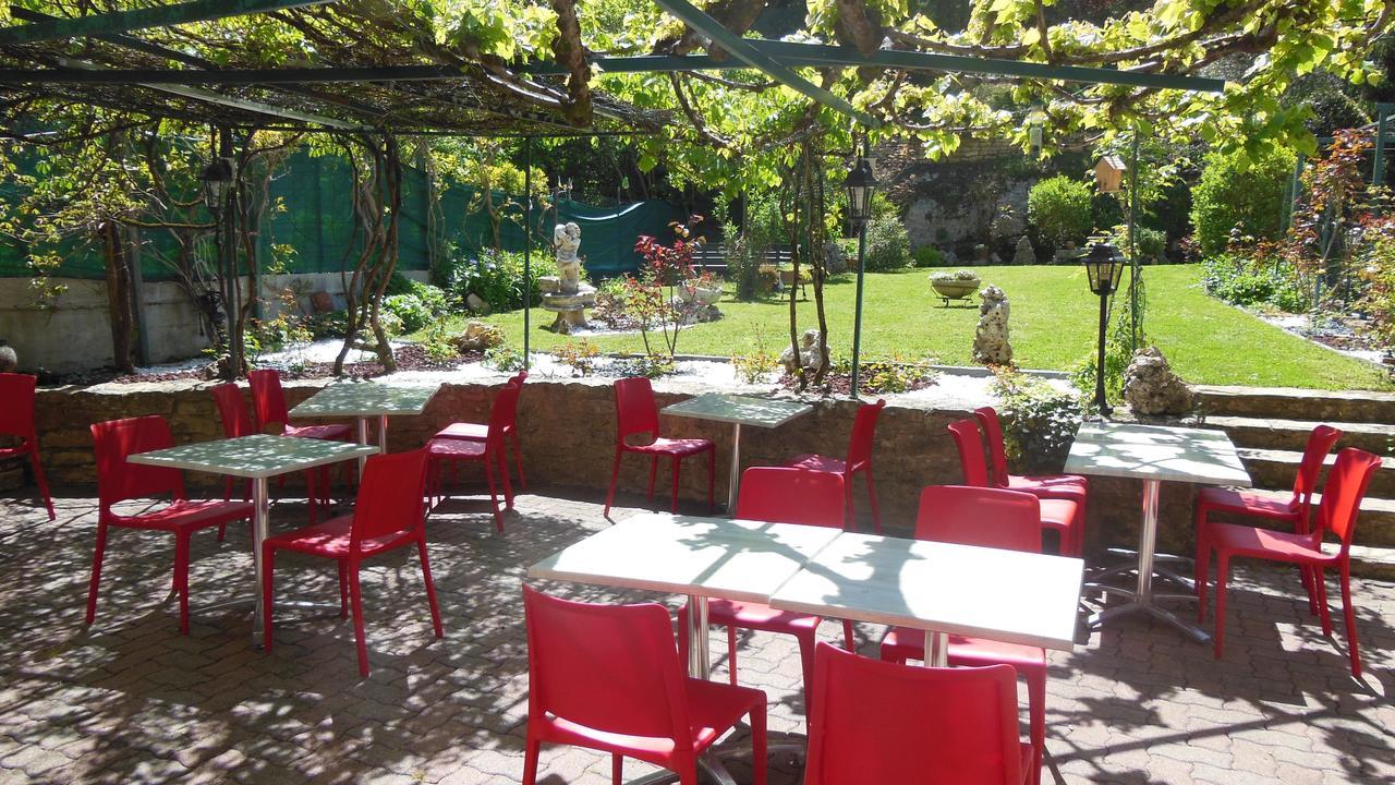 Hôtel restaurant HENRY Puy-lʼÉvêque Exterior foto